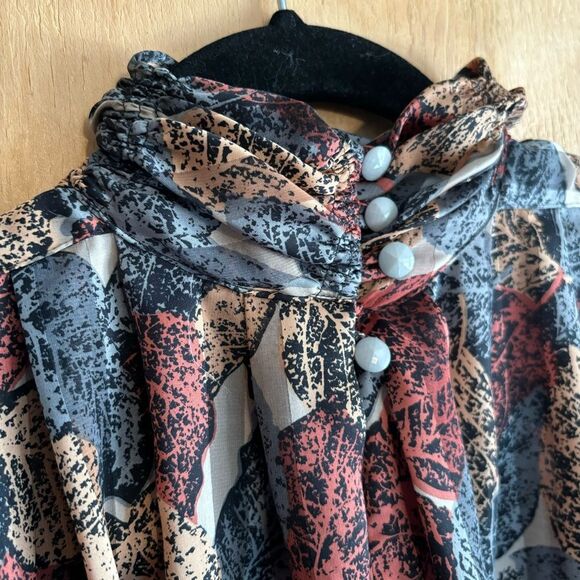 Vintage 70s Tess Satin Multicolored High Neck Leaf Print Draped Blouse Sz 8 - Picture 4 of 6